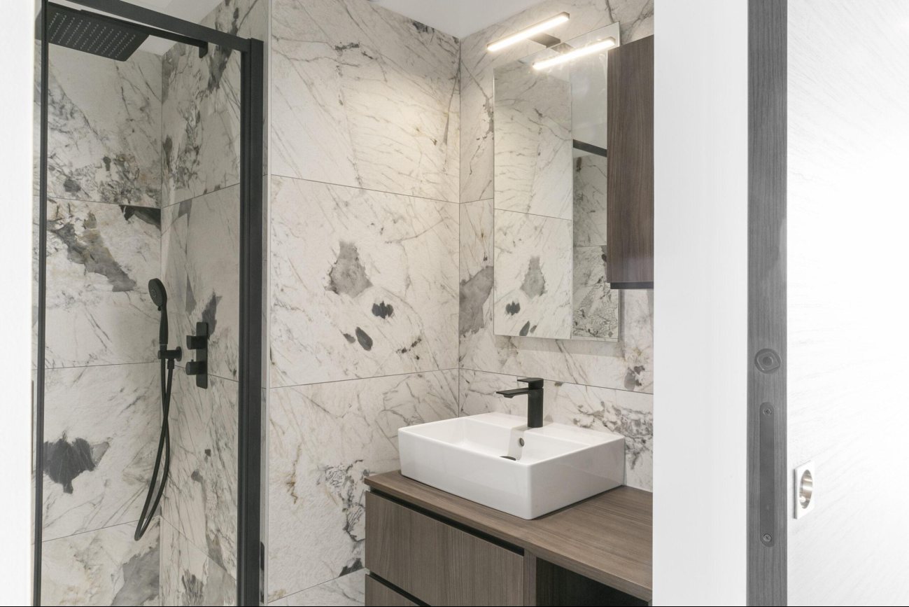SALLE_DE_BAIN_HAUTE_COUTIRE_PIETRE_240x180.jpg